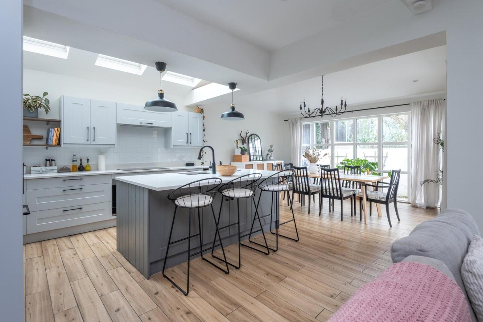 Modern 3b With Garden In Eltham, *