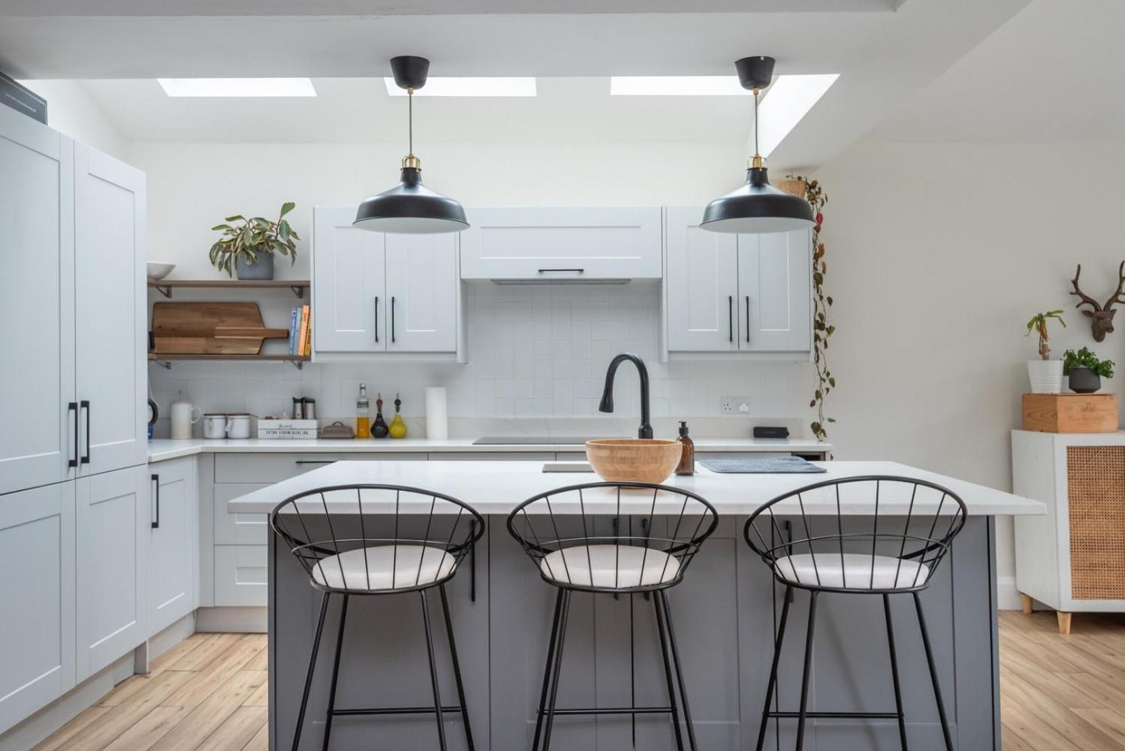 Modern 3b With Garden In Eltham, *