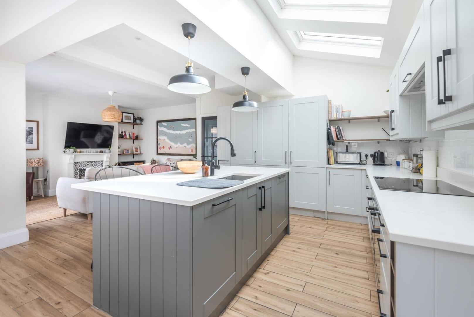 Modern 3b With Garden In Eltham, * Londra