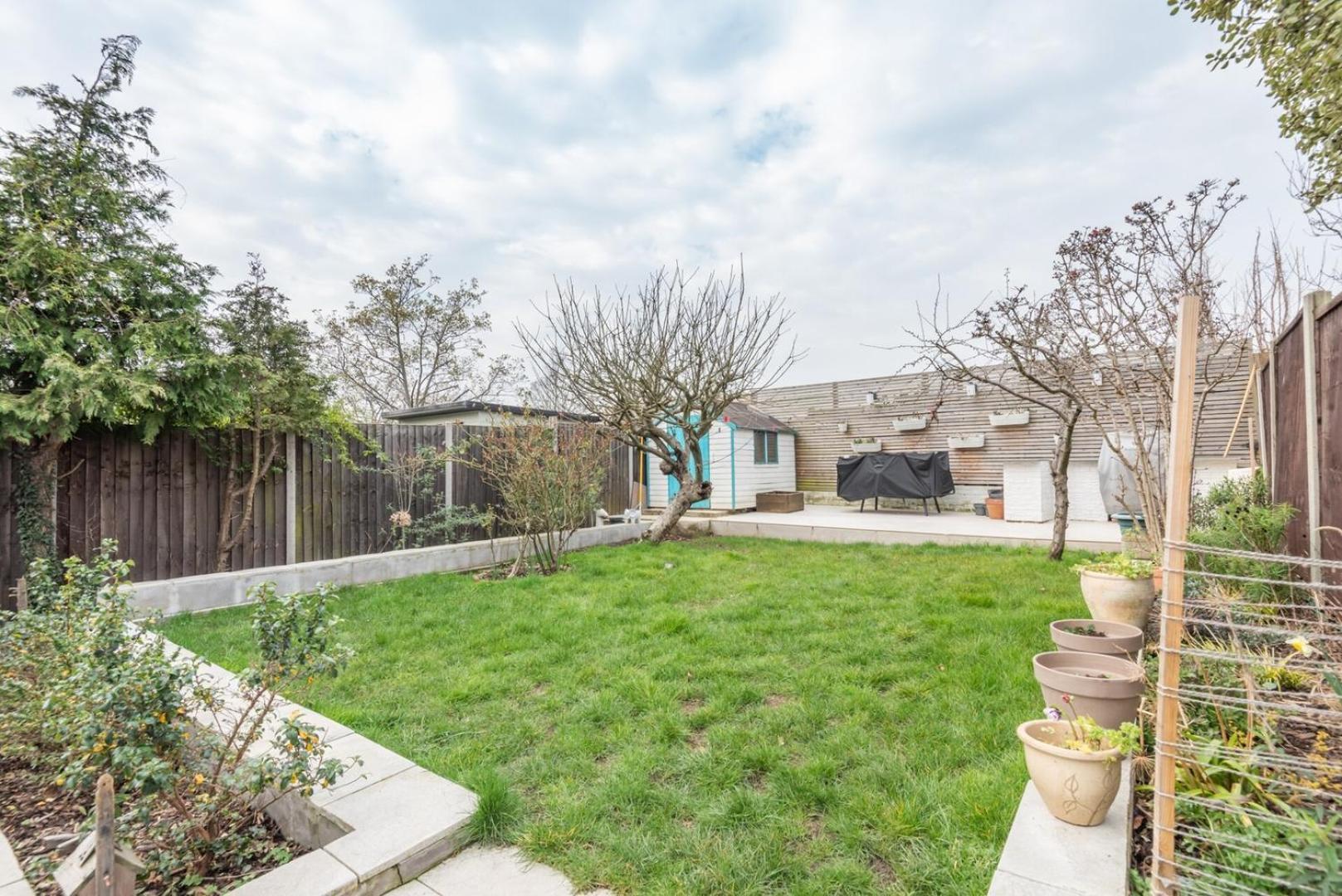 Modern 3b With Garden In Eltham, *