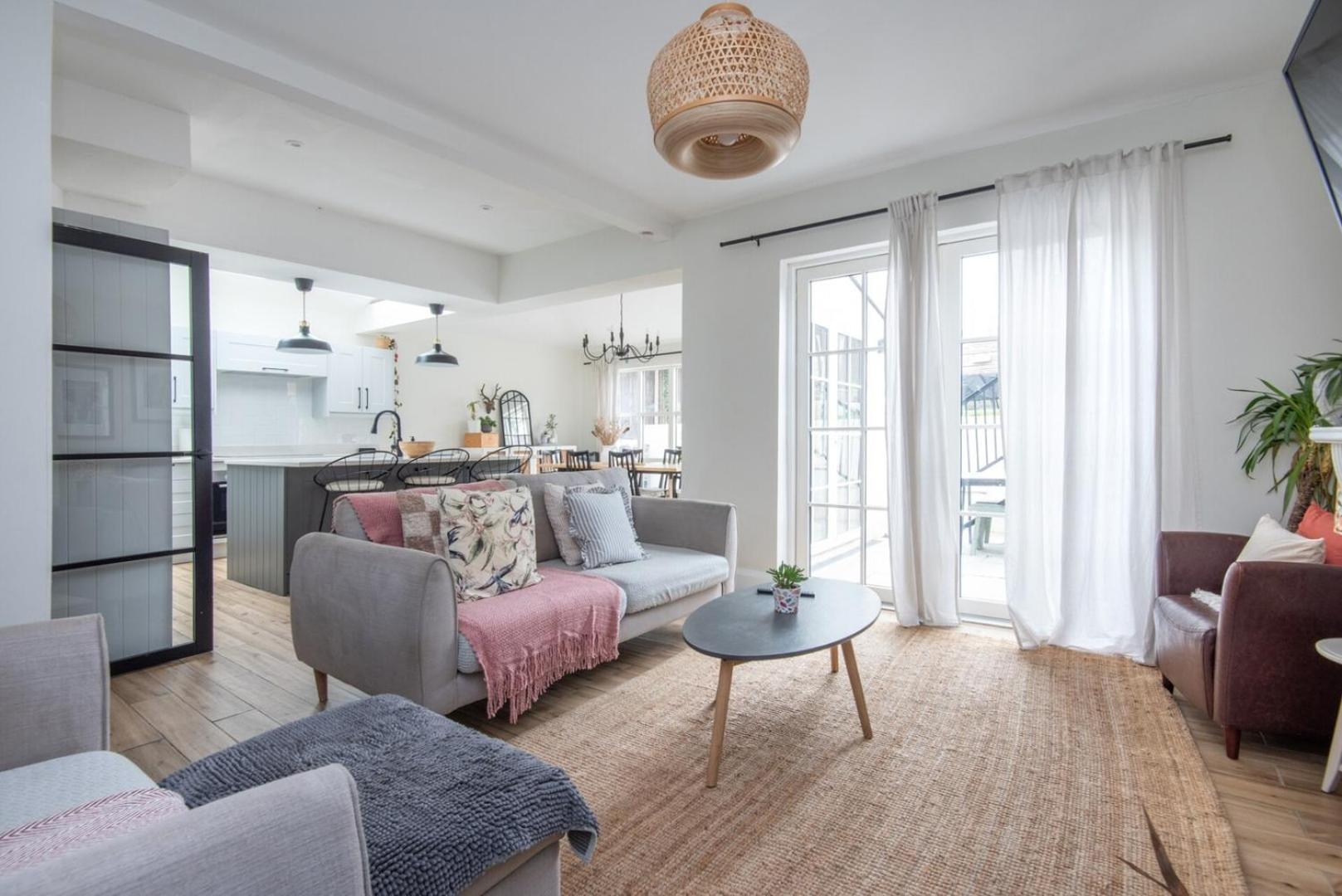 Modern 3b With Garden In Eltham,